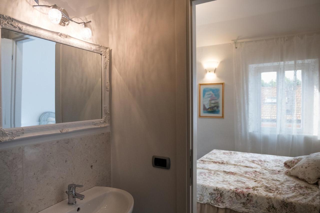 Artemisia Apartment Виареджо Екстериор снимка