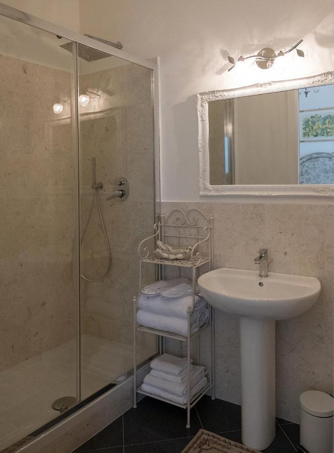 Artemisia Apartment Виареджо Екстериор снимка